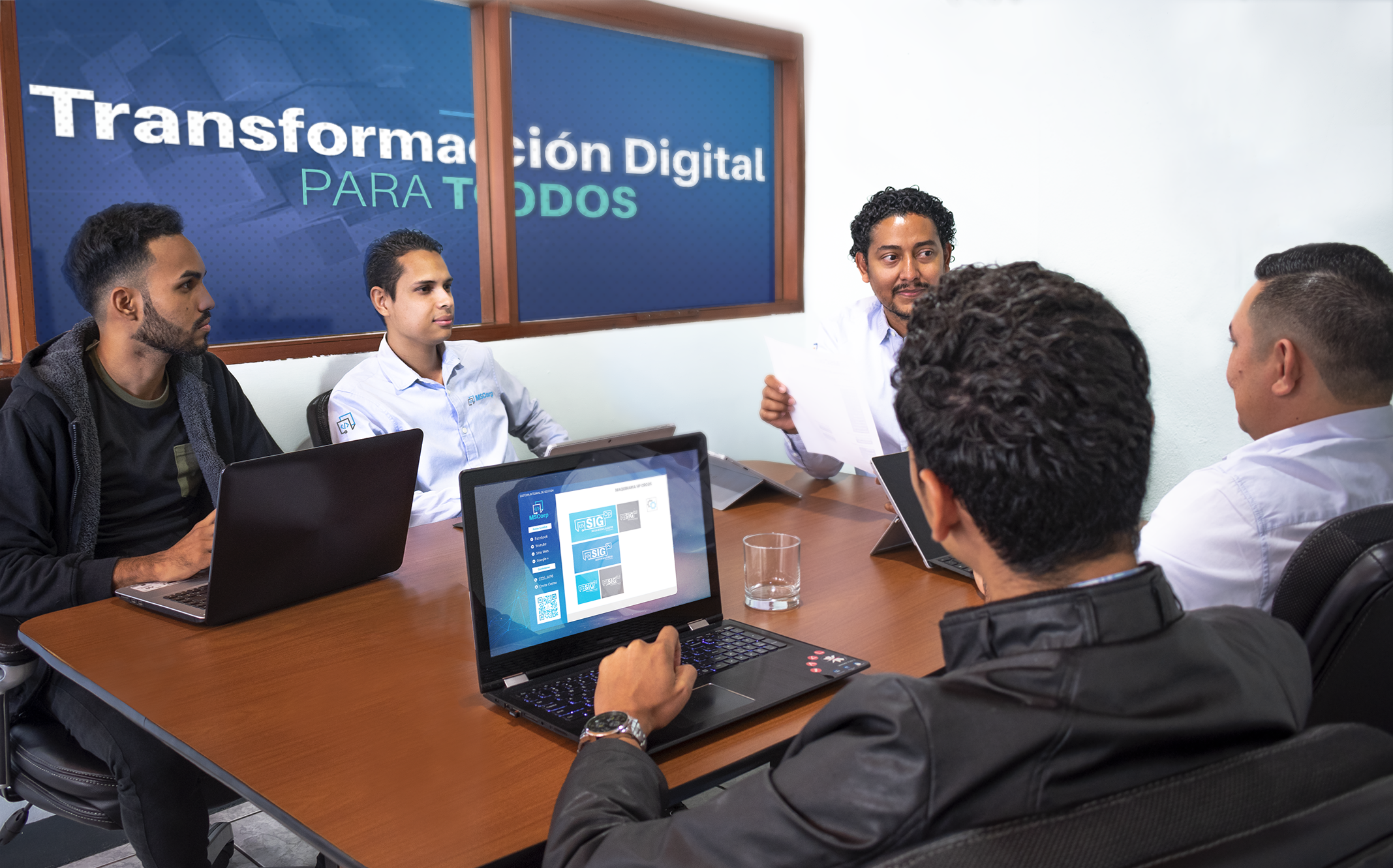 Equipo en sesion de trabajo